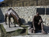 Памятник абреку Зелимхану Харачойскому