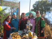 на празднике 