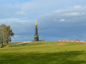 Вид на Главный монумент музея-заповедника на батарее Раевского