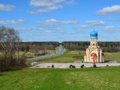 Воинский мемориал в д. Ельня. 125 км Минского шоссе, места боев 12 октября 1941 года. Памятник-часовня Покрова Пресвятой Богородицы.