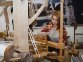 Выставка ЖИВЫ ПРОМЫСЛЫ- ЖИВА ДУША РОССИИ! - ткачиха