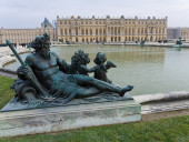 Вид на дворец из парка