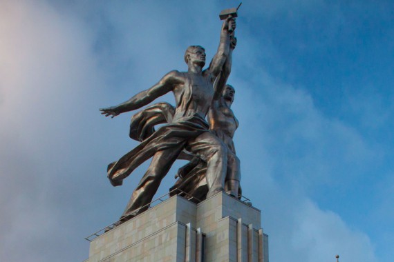 Фотография Монумент «Рабочий и колхозница» 0