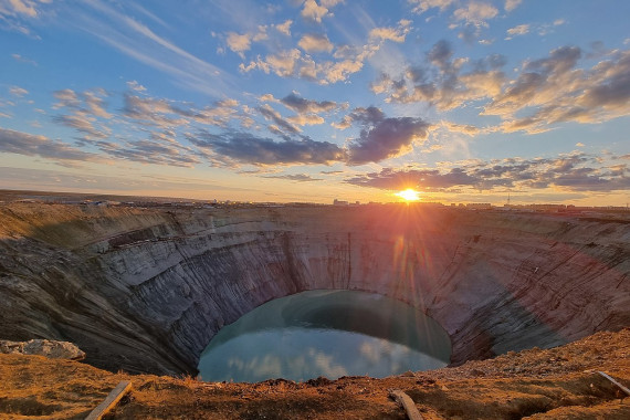 Фотография Кимберлитовая трубка «Мир» 0